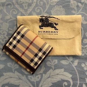 Burberry wallet. Like new! Unmistakable Burberry plaid. Pristine, inc dust bag